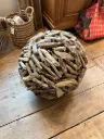 Petite boule en bois flotté