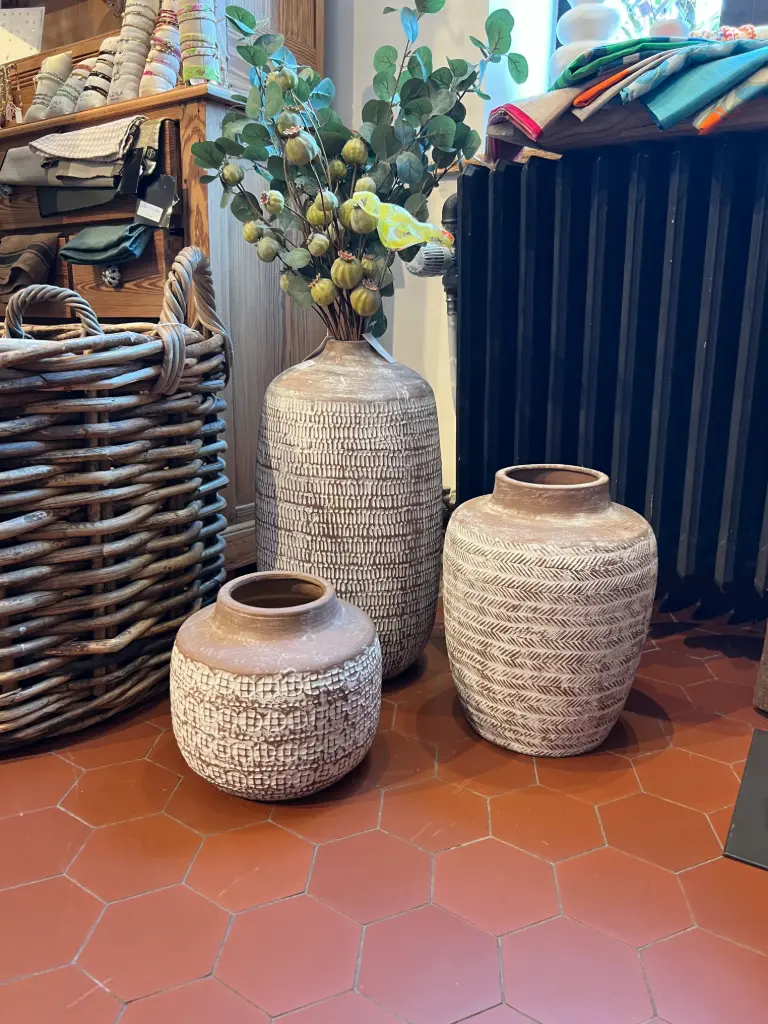 Pots en terre cuite à motif blanchit ( de 25€ à 62€ )