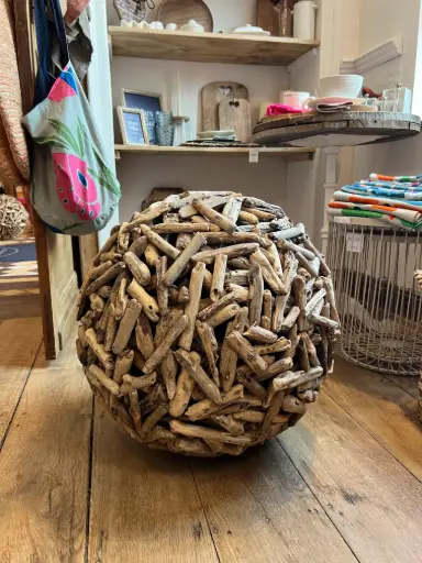 Grande boule en bois flotté 