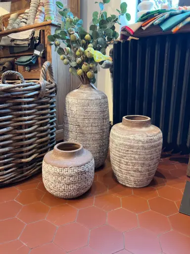 Pots en terre cuite à motif blanchit ( de 25€ à 62€ )