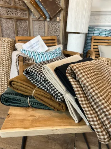 Différentes nappes en lin (De 86€ à 159€)